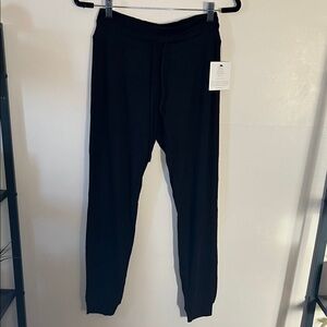 NWT Beyond Yoga S Featherweight Black Jogger Pants